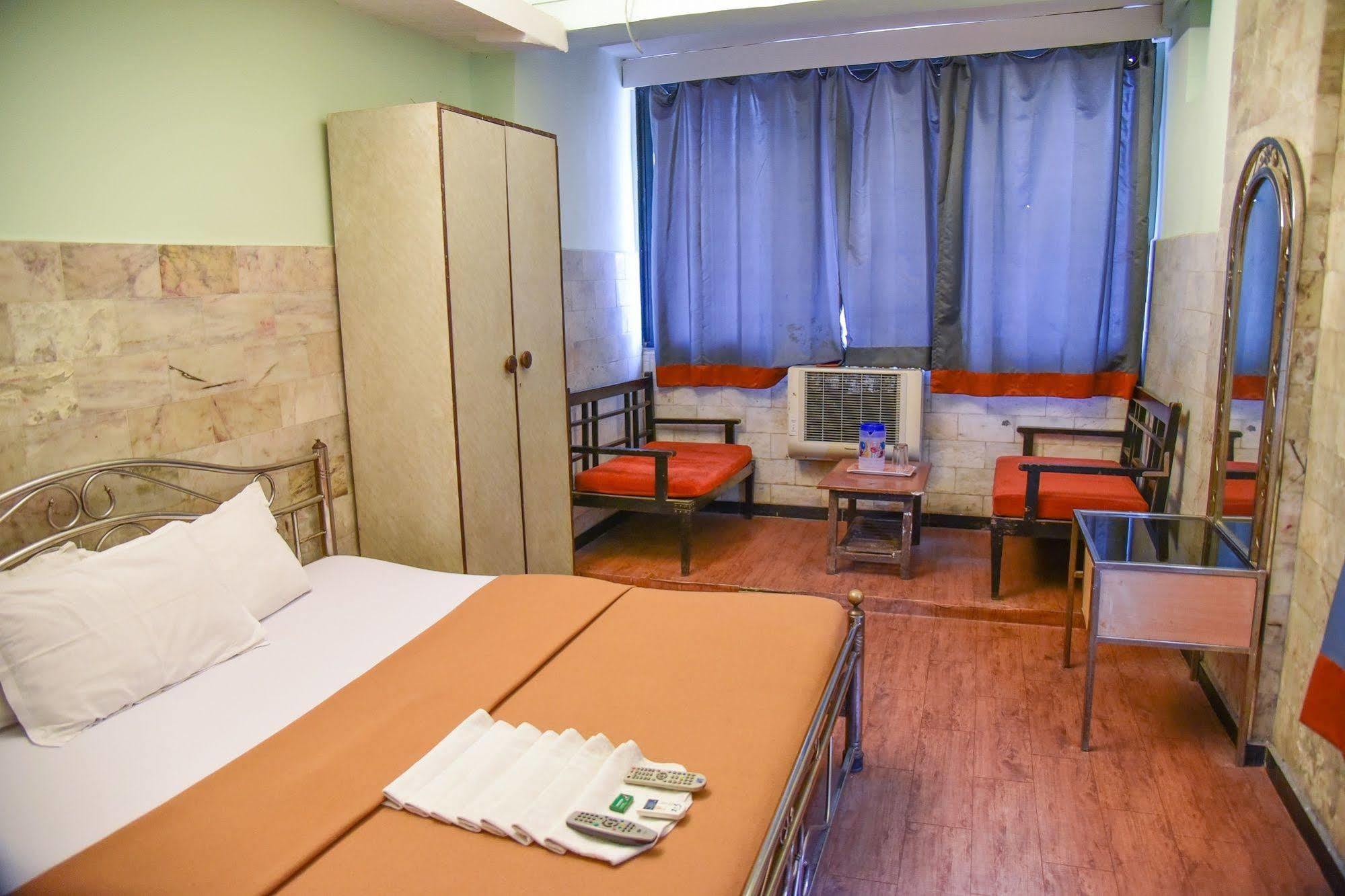 Hotel Evergreen Bombay Esterno foto