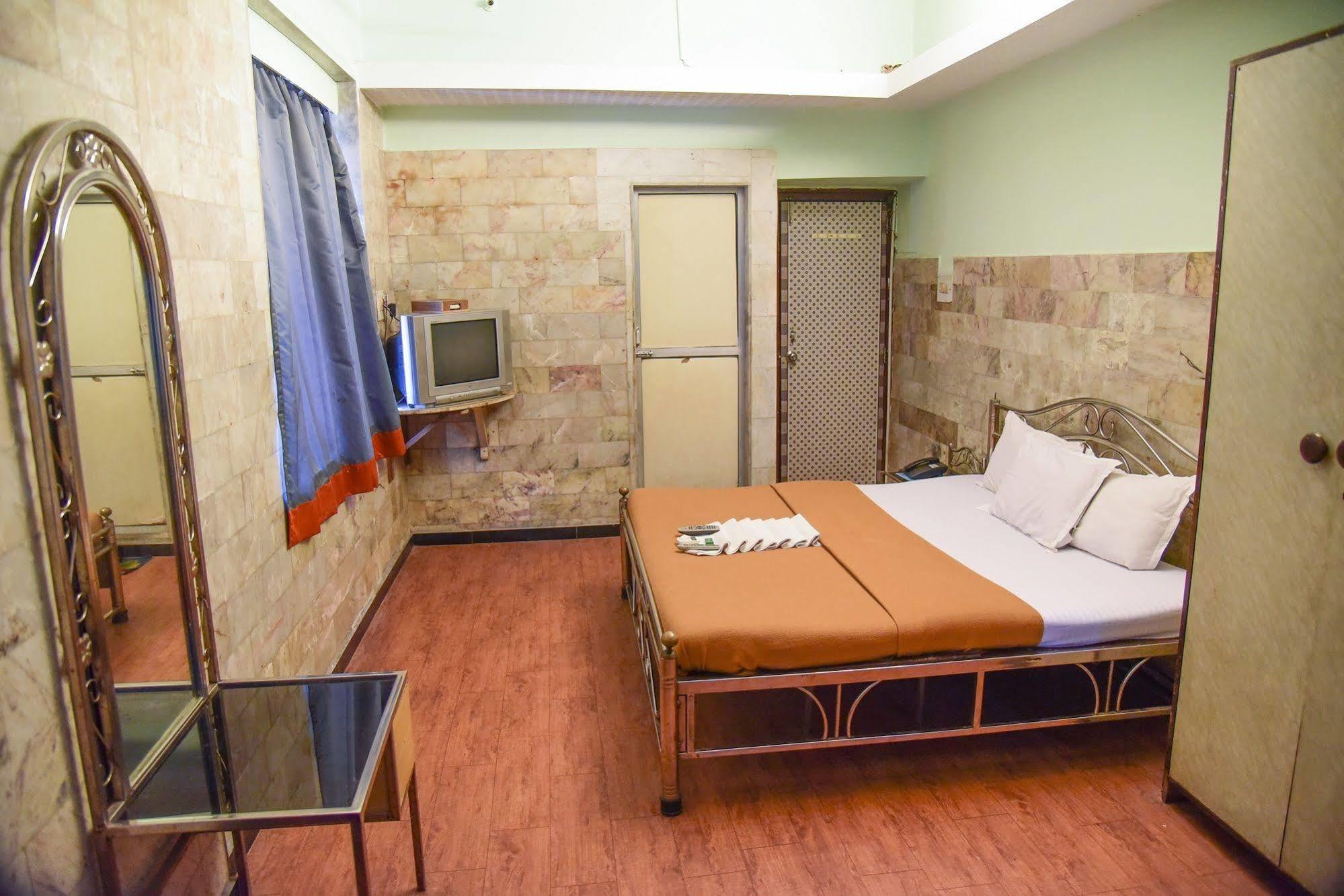 Hotel Evergreen Bombay Esterno foto