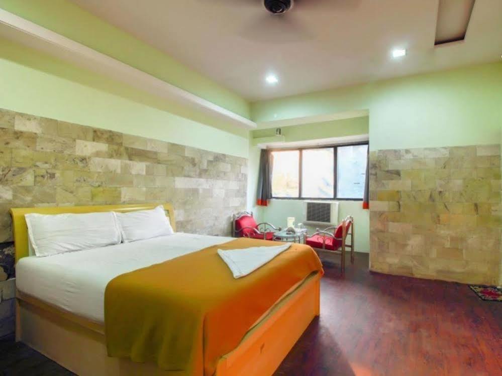 Hotel Evergreen Bombay Esterno foto
